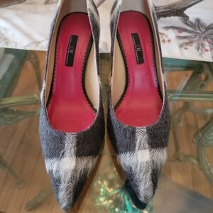 Carolina Herrera Grey & Cream Plaid Mohair Pump Heels - Size 38 - Worn Once